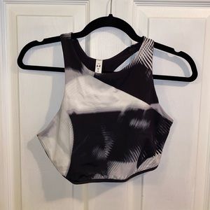 S Under Armer black/white sports bra